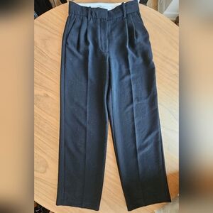 Aritzia Effortless Pants, Size 4, Colour: black, Great Condition.